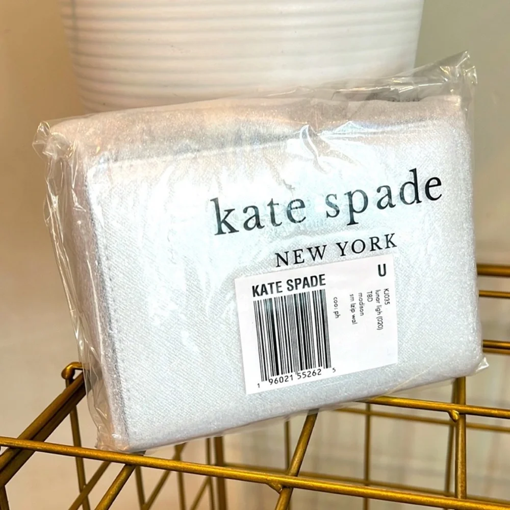 NWT Kate Spade Saffiano Lunar light/Silver Leather Wallet - Picture 2 of 8